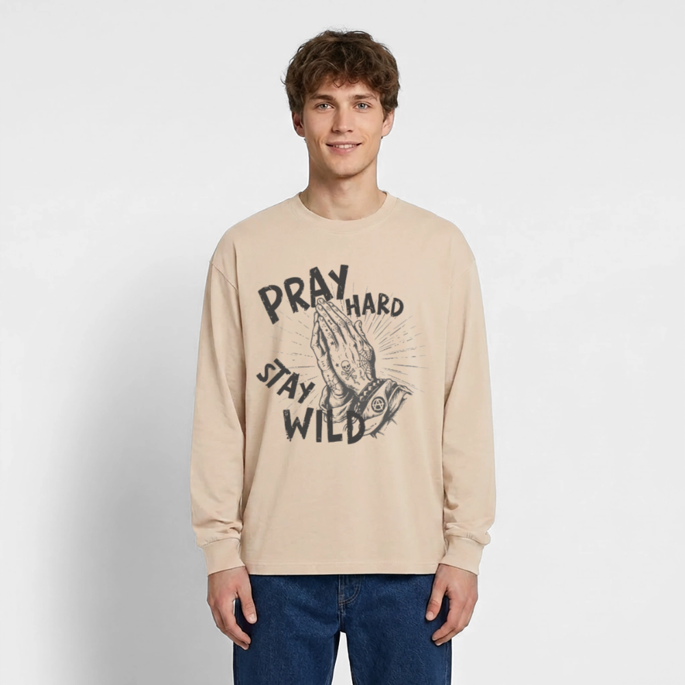 Pray Hard Design – Oversized Langarmshirt - Sand