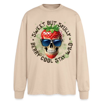 Strawberry Skull Design – Oversized Langarmshirt - Sand